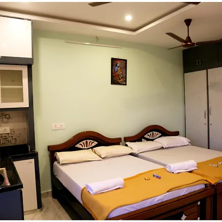 Padmavathi Homestay -2Bhk 1Bhk Ac Apartments For Group Of Families - Best Location - Flyover To Alipiri Gate - Walk To Ps4 Veg Restaurant - Modular Kitchen - Super Fast Wi-Fi- Near To Tirupati Bus Stand 2 Km-Near To Railway Station 2Km Exterior photo