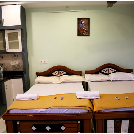 Padmavathi Homestay -2Bhk 1Bhk Ac Apartments For Group Of Families - Best Location - Flyover To Alipiri Gate - Walk To Ps4 Veg Restaurant - Modular Kitchen - Super Fast Wi-Fi- Near To Tirupati Bus Stand 2 Km-Near To Railway Station 2Km Exterior photo