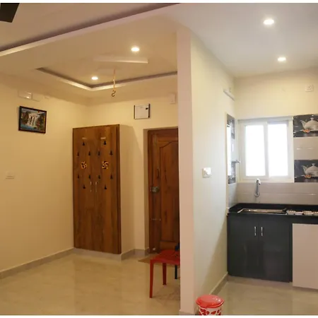 Padmavathi Homestay -2Bhk 1Bhk Ac Apartments For Group Of Families - Best Location - Flyover To Alipiri Gate - Walk To Ps4 Veg Restaurant - Modular Kitchen - Super Fast Wi-Fi- Near To Tirupati Bus Stand 2 Km-Near To Railway Station 2Km Exterior photo