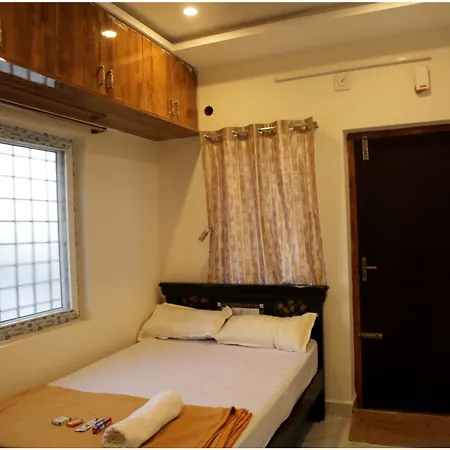 Padmavathi Homestay -2Bhk 1Bhk Ac Apartments For Group Of Families - Best Location - Flyover To Alipiri Gate - Walk To Ps4 Veg Restaurant - Modular Kitchen - Super Fast Wi-Fi- Near To Tirupati Bus Stand 2 Km-Near To Railway Station 2Km Exterior photo