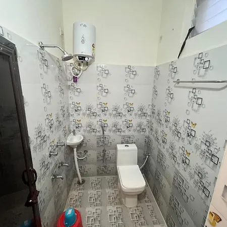 Padmavathi Homestay -2Bhk 1Bhk Ac Apartments For Group Of Families - Best Location - Flyover To Alipiri Gate - Walk To Ps4 Veg Restaurant - Modular Kitchen - Super Fast Wi-Fi- Near To Tirupati Bus Stand 2 Km-Near To Railway Station 2Km Exterior photo