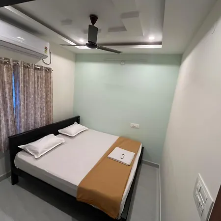 Padmavathi Homestay -2Bhk 1Bhk Ac Apartments For Group Of Families - Best Location - Flyover To Alipiri Gate - Walk To Ps4 Veg Restaurant - Modular Kitchen - Super Fast Wi-Fi- Near To Tirupati Bus Stand 2 Km-Near To Railway Station 2Km Exterior photo