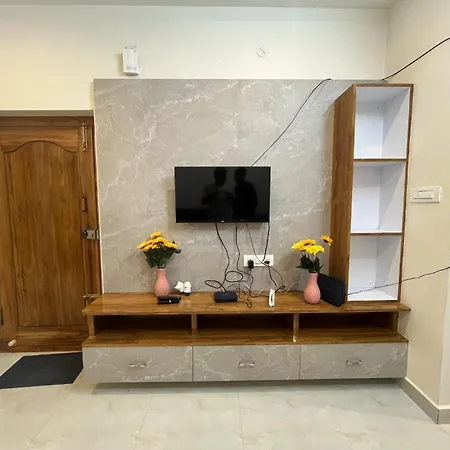 Padmavathi Homestay -2Bhk 1Bhk Ac Apartments For Group Of Families - Best Location - Flyover To Alipiri Gate - Walk To Ps4 Veg Restaurant - Modular Kitchen - Super Fast Wi-Fi- Near To Tirupati Bus Stand 2 Km-Near To Railway Station 2Km Exterior photo