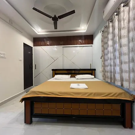 Padmavathi Homestay -2Bhk 1Bhk Ac Apartments For Group Of Families - Best Location - Flyover To Alipiri Gate - Walk To Ps4 Veg Restaurant - Modular Kitchen - Super Fast Wi-Fi- Near To Tirupati Bus Stand 2 Km-Near To Railway Station 2Km Exterior photo
