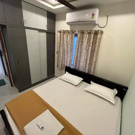 Padmavathi Homestay -2Bhk 1Bhk Ac Apartments For Group Of Families - Best Location - Flyover To Alipiri Gate - Walk To Ps4 Veg Restaurant - Modular Kitchen - Super Fast Wi-Fi- Near To Tirupati Bus Stand 2 Km-Near To Railway Station 2Km Exterior photo