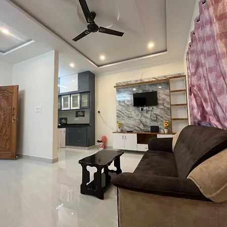 Padmavathi Homestay -2Bhk 1Bhk Ac Apartments For Group Of Families - Best Location - Flyover To Alipiri Gate - Walk To Ps4 Veg Restaurant - Modular Kitchen - Super Fast Wi-Fi- Near To Tirupati Bus Stand 2 Km-Near To Railway Station 2Km Exterior photo