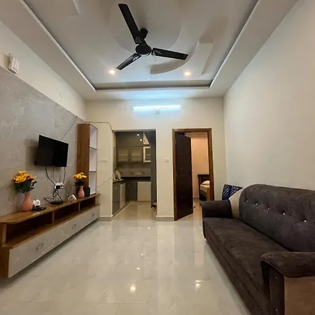 Padmavathi Homestay -2Bhk 1Bhk Ac Apartments For Group Of Families - Best Location - Flyover To Alipiri Gate - Walk To Ps4 Veg Restaurant - Modular Kitchen - Super Fast Wi-Fi- Near To Tirupati Bus Stand 2 Km-Near To Railway Station 2Km Exterior photo