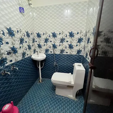 Padmavathi Homestay -2Bhk 1Bhk Ac Apartments For Group Of Families - Best Location - Flyover To Alipiri Gate - Walk To Ps4 Veg Restaurant - Modular Kitchen - Super Fast Wi-Fi- Near To Tirupati Bus Stand 2 Km-Near To Railway Station 2Km Exterior photo
