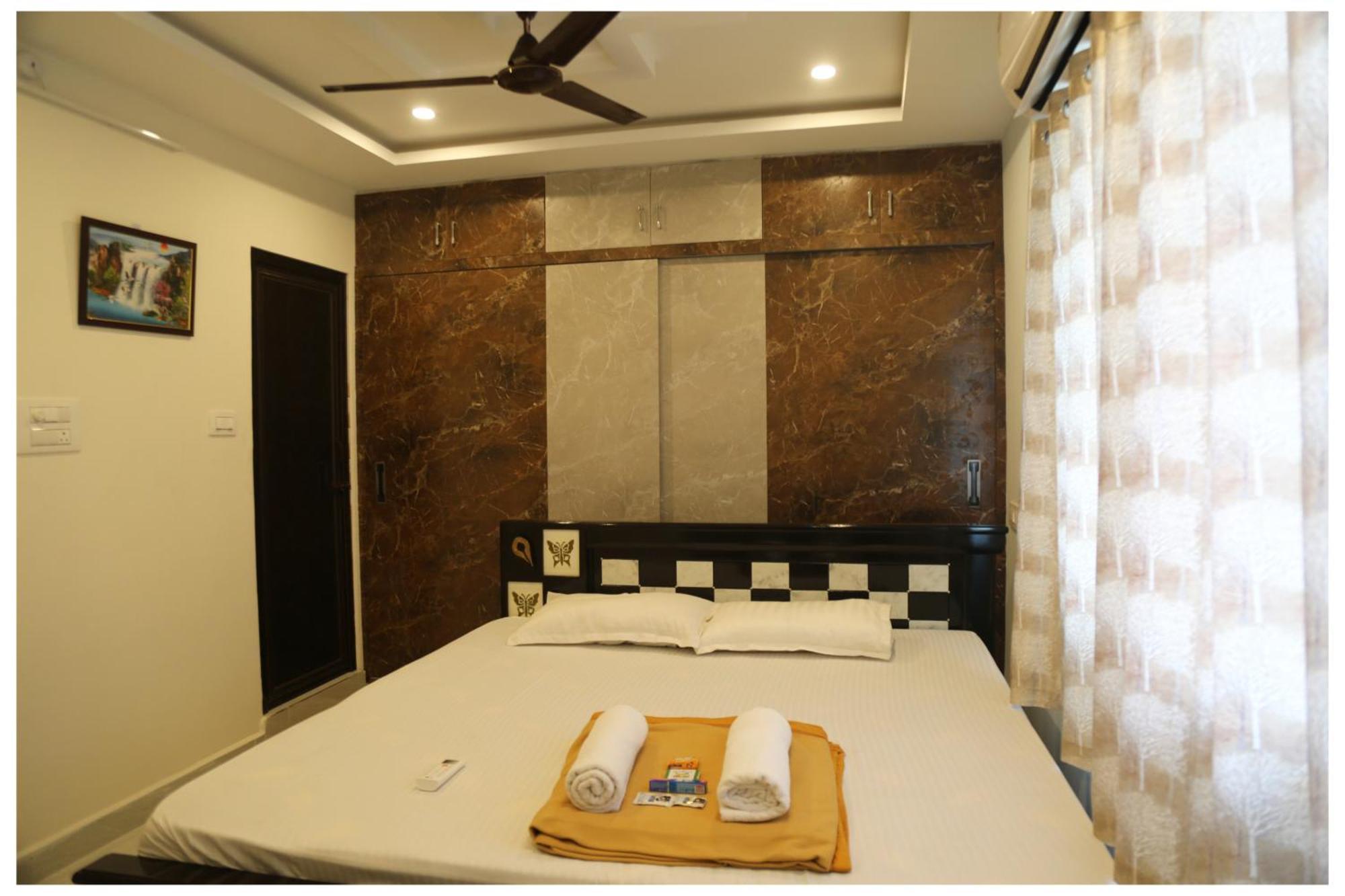 Padmavathi -2bhk 1bhk Ac For Group Of Families - Location - Flyover To Alipiri Gate - Walk To Ps4 Veg Restaurant - Modular Kitchen - Super Fast Wi-fi- Near To Bus Stand 2 Km-near To Railway Station 2km Homestay Tirupati