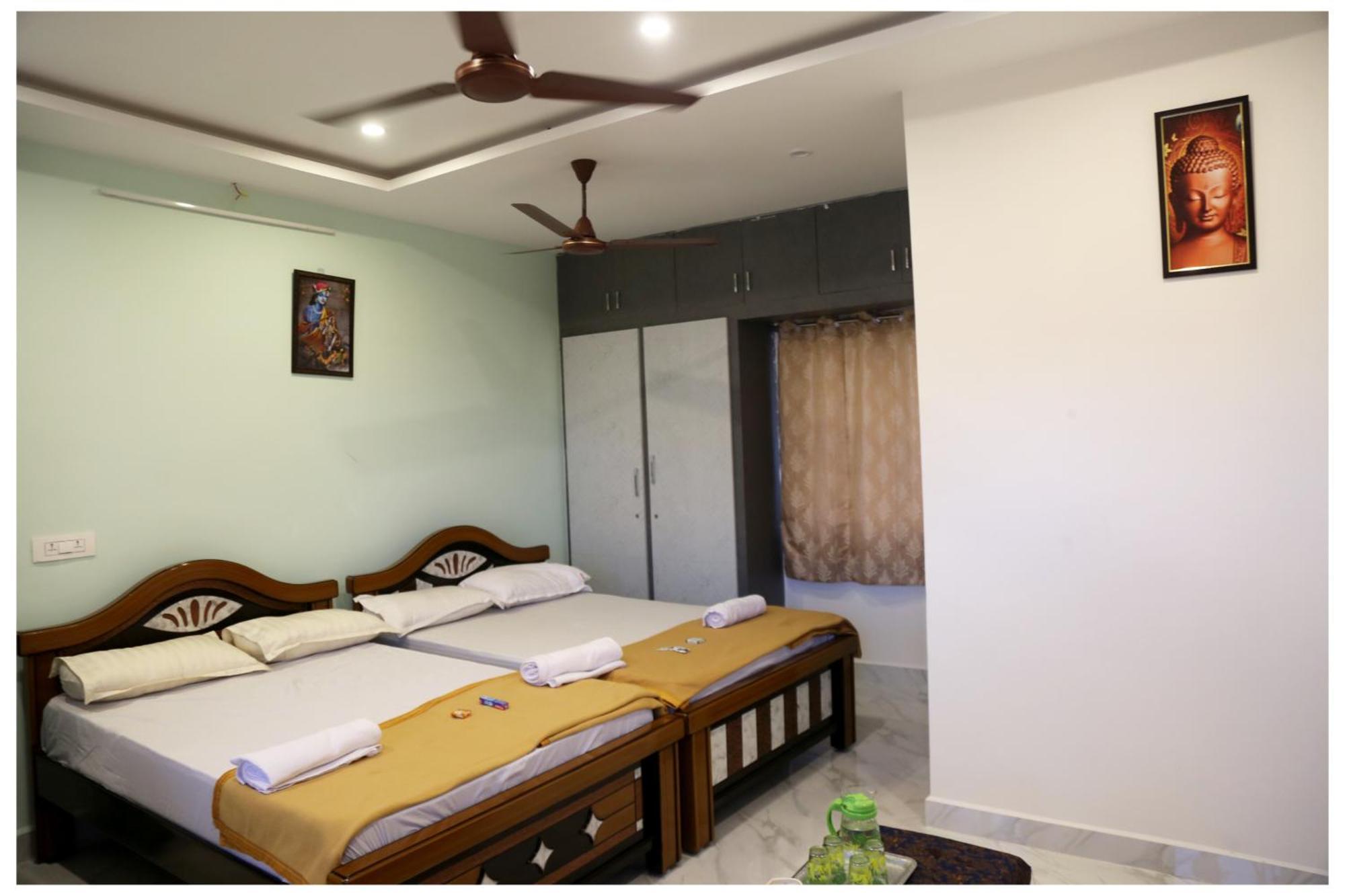 Padmavathi -2bhk 1bhk Ac For Group Of Families - Location - Flyover To Alipiri Gate - Walk To Ps4 Veg Restaurant - Modular Kitchen - Super Fast Wi-fi- Near To Bus Stand 2 Km-near To Railway Station 2km * Tirupati