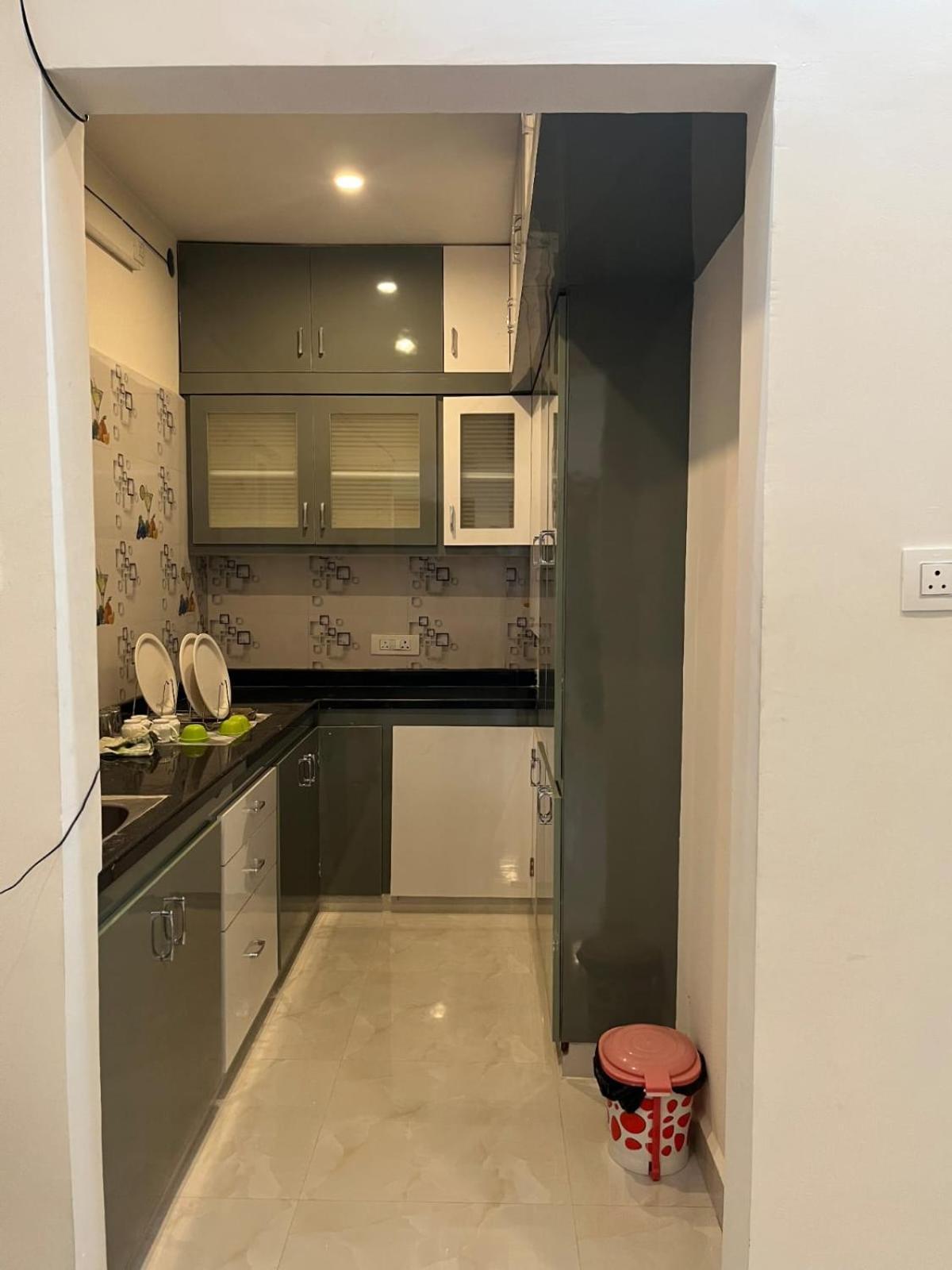 Padmavathi -2bhk 1bhk Ac For Group Of Families - Location - Flyover To Alipiri Gate - Walk To Ps4 Veg Restaurant - Modular Kitchen - Super Fast Wi-fi- Near To Bus Stand 2 Km-near To Railway Station 2km * Tirupati